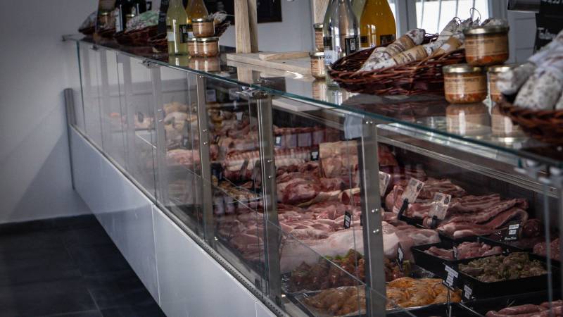 Fourniture et pose d'un ensemble de vitrine froide pour une boucherie charcuterie à Mallemort dans les Bouches-du-Rhône